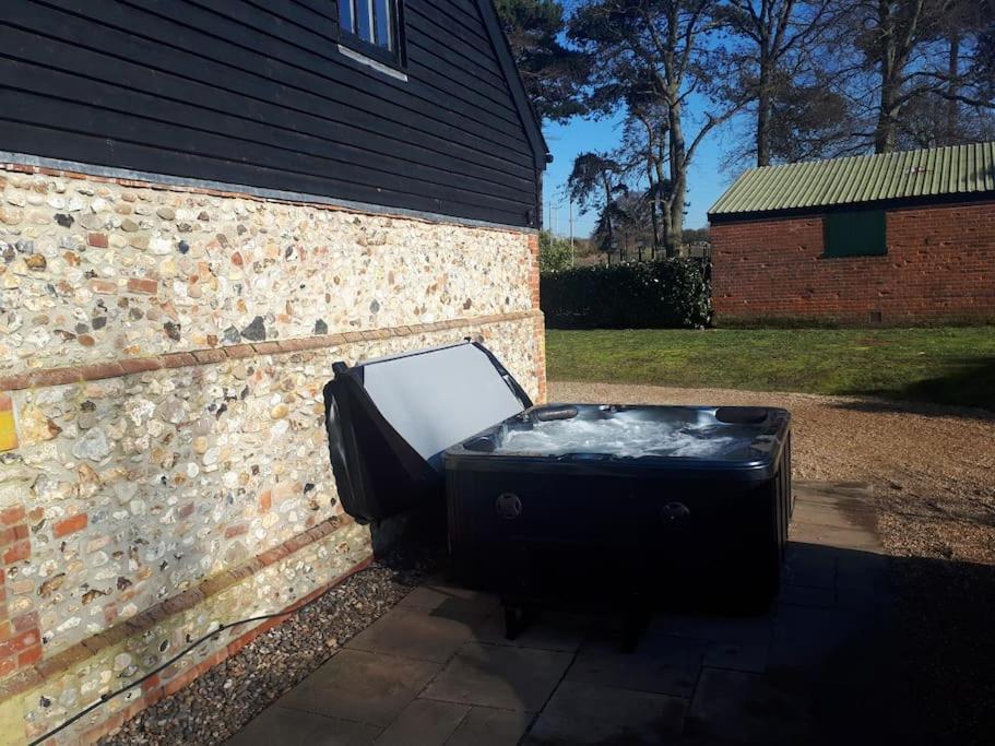Vila Marshlands House, Sleeps 16 - Country Barn With Hot Tub Woodbridge Exteriér fotografie